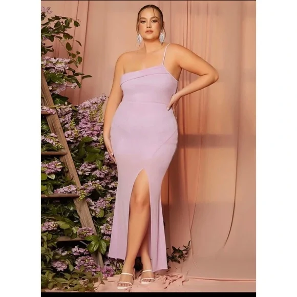 green emerald velvet dress SheIn Women's Plus Size Elegant Short Cap Sleeve Self Belted Stretchy  Bodycon Pencil Dress Black X-Large Plus : Buy Online at Best Price in KSA